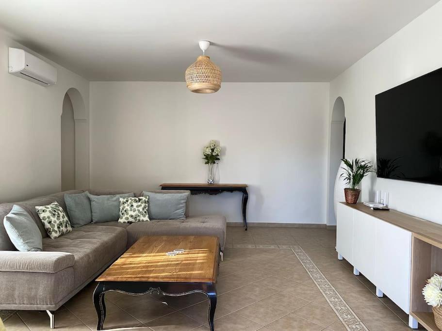 Comfortable Family House With Pool And Jacuzzi Costa De Antigua Bagian luar foto