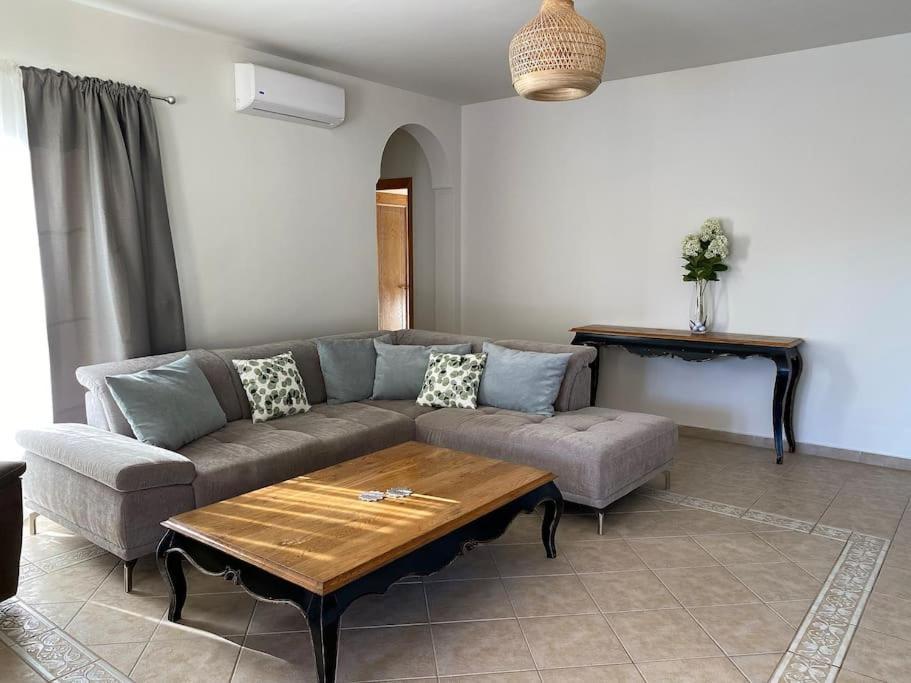Comfortable Family House With Pool And Jacuzzi Costa De Antigua Bagian luar foto